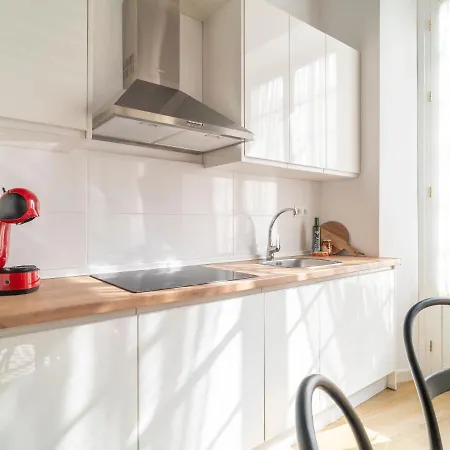Sanders Lavender - Delightful Two-bedroom Downtown