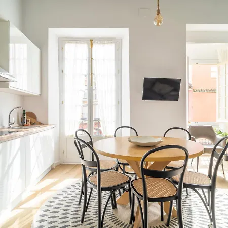 Apartment Sanders Lavender - Delightful Two-bedroom Downtown