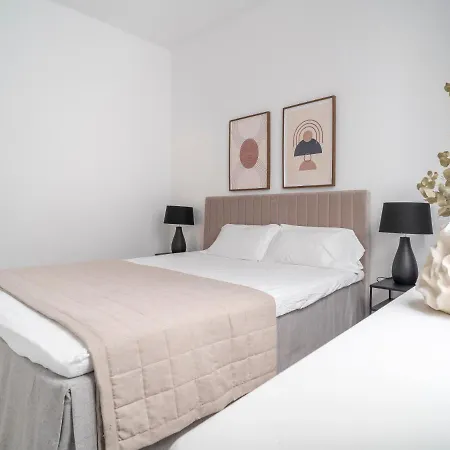 Sanders Lavender - Delightful Two-bedroom Downtown
