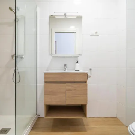 Sanders Lavender - Delightful Two-bedroom Downtown アパート *